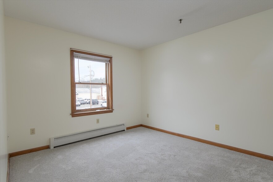 More Photos Of 156 Main St, Ludlow Office For Sale