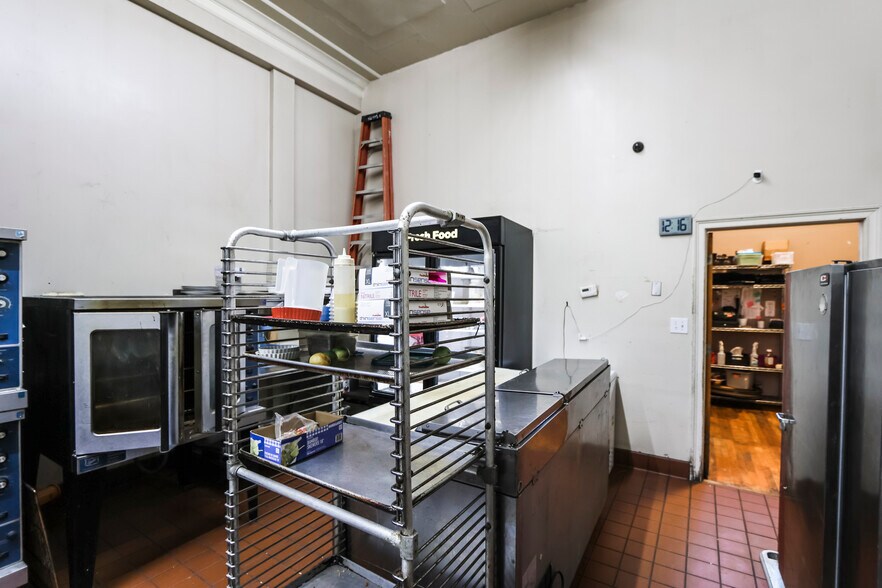 More Photos Of 1024 Noble St, Anniston Storefront Retail Office For Sale