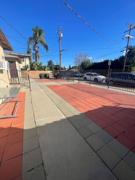 More Photos Of 16037 Gault St, Van Nuys Apartments For Sale