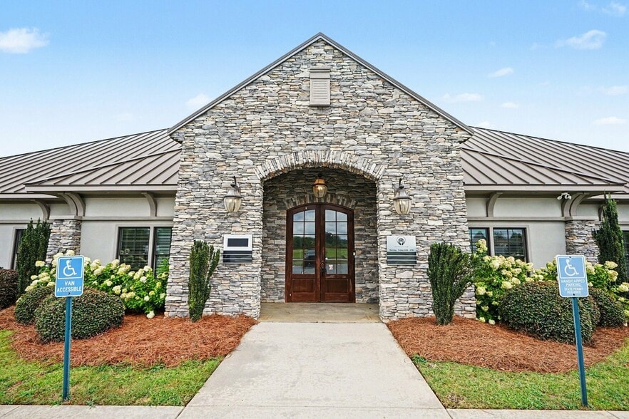 More Photos Of 132 Byrd Way, Warner Robins Office For Sale