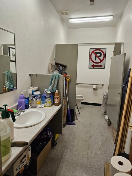 More Photos Of 1102 E Abriendo Ave, Pueblo Lodge Meeting Hall For Sale