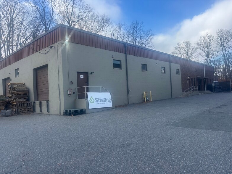More Photos Of 21 Wheeling Ave, Woburn Warehouse For Lease
