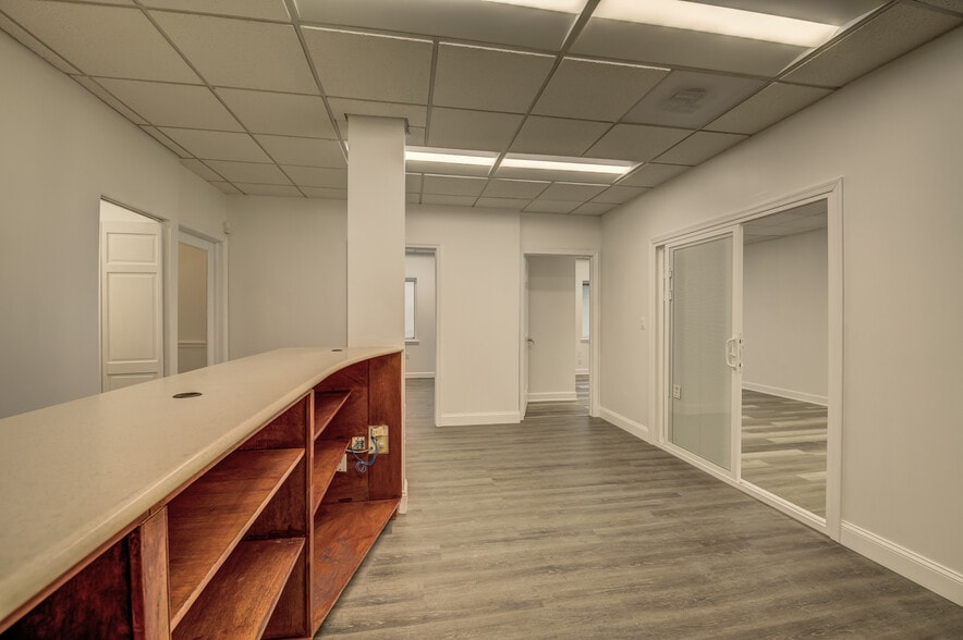 More Photos Of 4609 Pinecrest Office Park Dr, Alexandria Medical For Sale