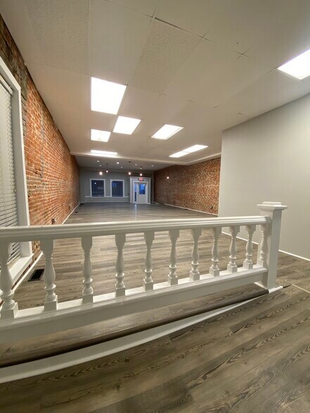 More Photos Of 2514 College Ave, Alton Specialty For Lease