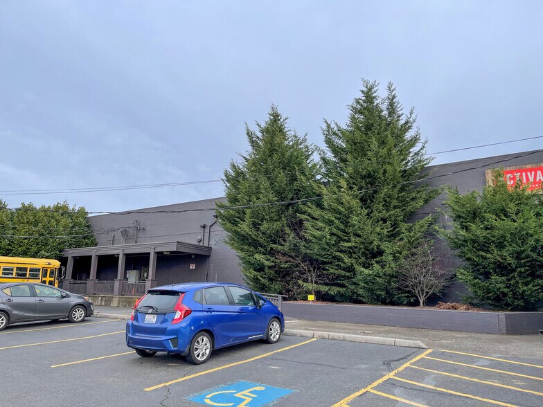 More Photos Of 3504-3536 NE 3rd Ave, Camas General Retail For Lease