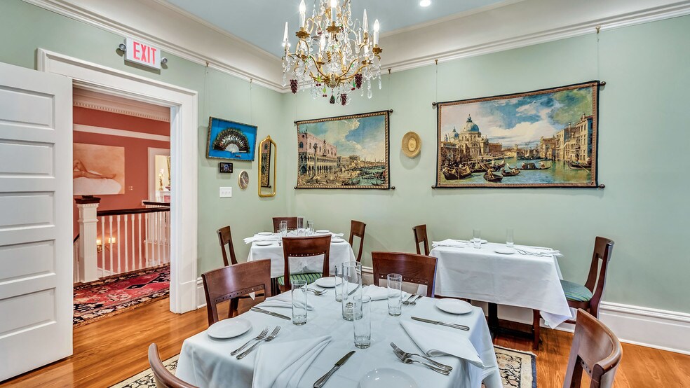 More Photos Of 119 E 37th St, Savannah Restaurant For Sale
