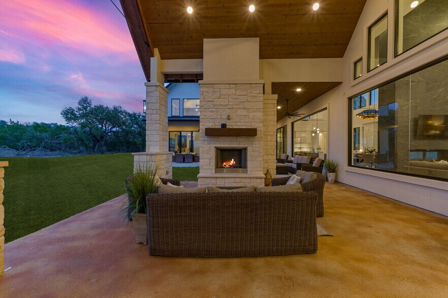 More Photos Of 7505 E US Highway 290, Johnson City Flex For Sale