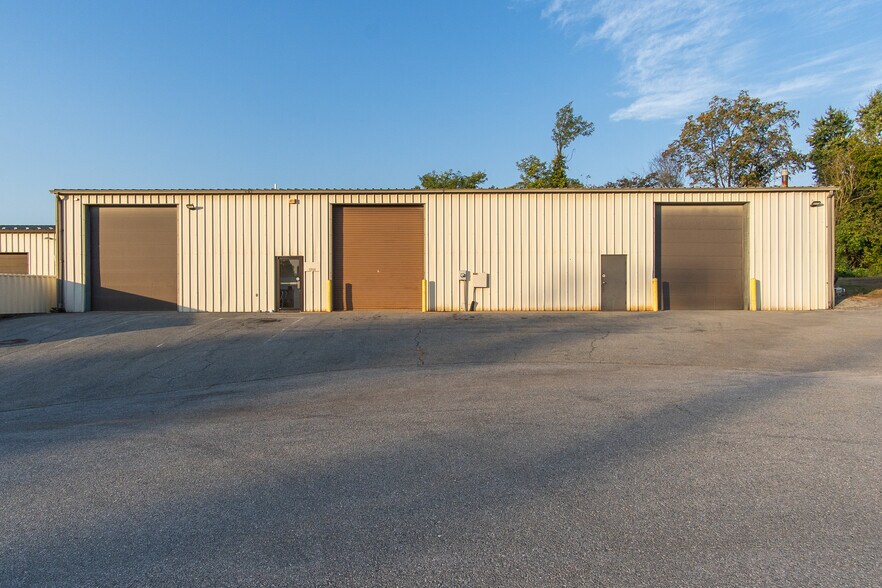 Primary Photo Of 5908 Enterprise Ct, Frederick Service For Lease