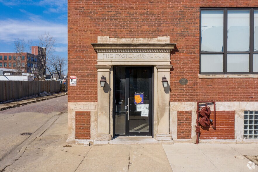 More Photos Of 1400 W 37th St, Chicago Showroom For Sale