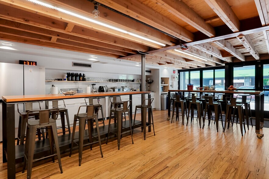 More Photos Of 3473 S Broadway, Englewood Storefront Retail Office For Lease