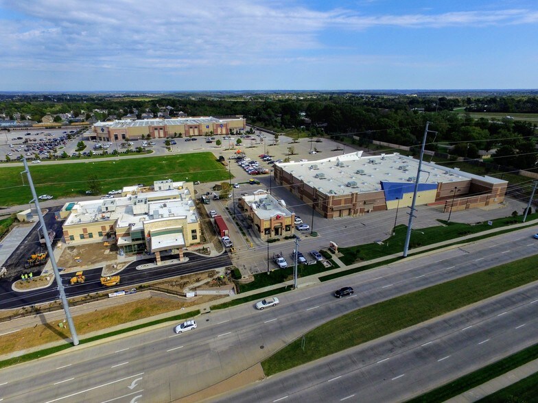 More Photos Of 10500 Parallel Pky, Kansas City Freestanding For Lease