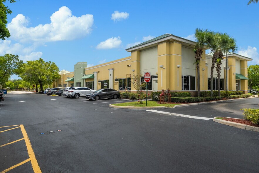 More Photos Of 10101-10181 W Commercial Blvd, Fort Lauderdale Unknown For Lease