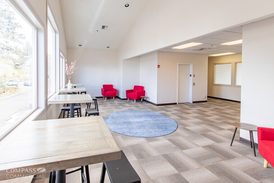 More Photos Of 300 SE Reed Market Rd, Bend Office For Lease