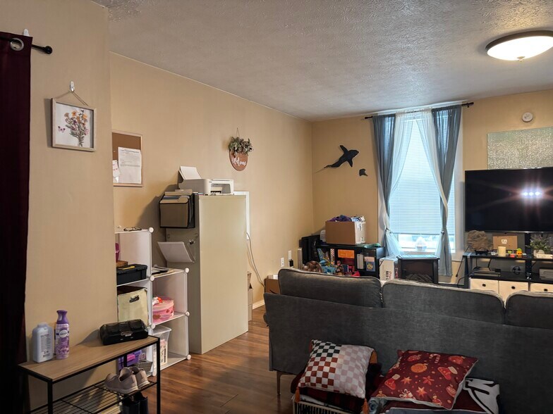 More Photos Of 206 W Main St, Mc Arthur Flex For Sale