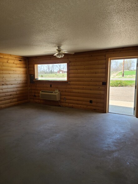 More Photos Of W5285 Highway 82, Mauston Self Storage For Lease