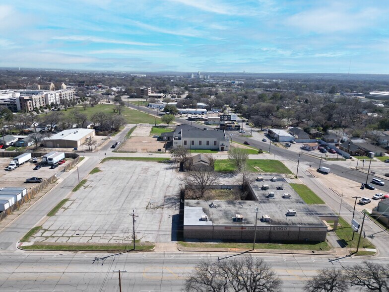 More Photos Of 412 N Sylvania Ave, Fort Worth Freestanding For Lease