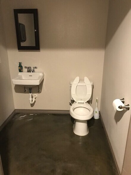 More Photos Of 1216 Texas Ave, Texas City Warehouse For Sale