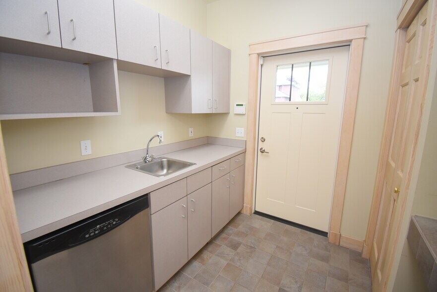 More Photos Of 312 N Water St, Owosso Loft Creative Space For Sale
