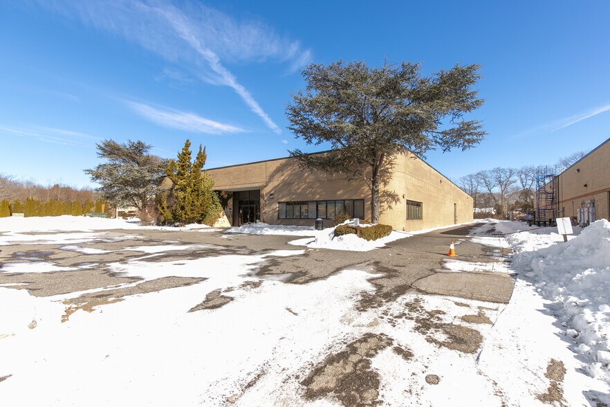 Primary Photo Of 161 Remington Blvd, Ronkonkoma Warehouse For Sale
