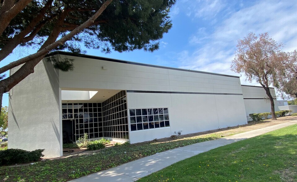 More Photos Of 1741 Fiske Pl, Oxnard Warehouse For Sale