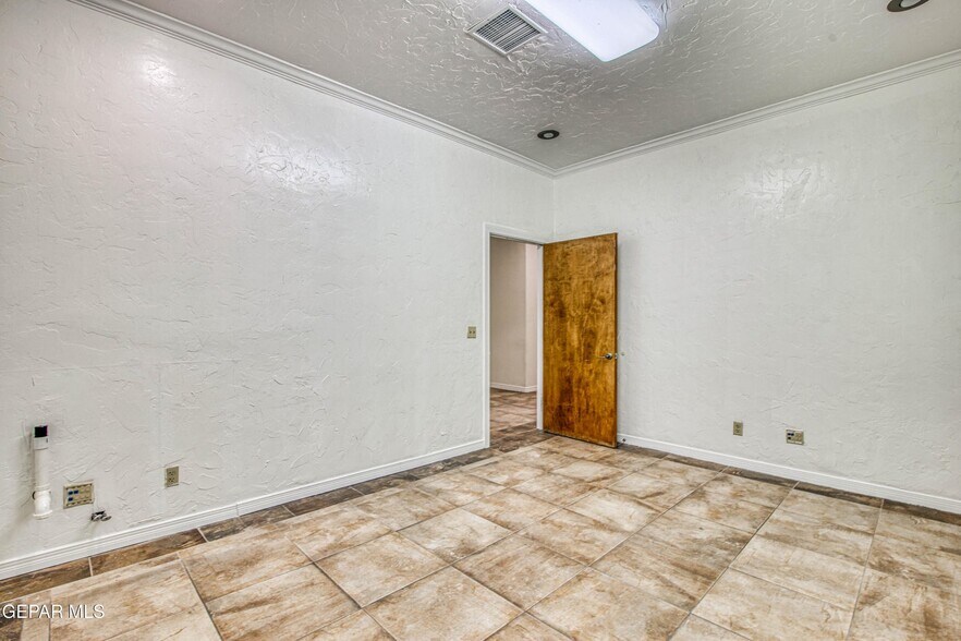 More Photos Of 550 S Mesa Hills Dr, El Paso Medical For Lease