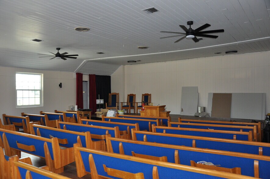 More Photos Of 409 Madison Ave, Clearwater Religious Facility For Lease