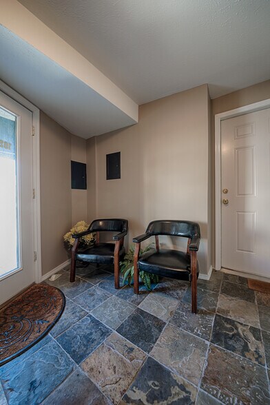 More Photos Of 116 E Central Ave, Bentonville Storefront Retail Residential For Sale