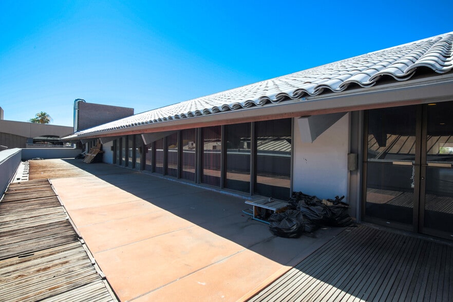 More Photos Of 296 S Palm Canyon Dr, Palm Springs Storefront Retail Office For Sale