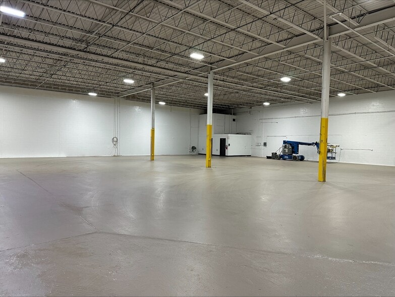 More Photos Of 175 E Broadway Ave, Westerville Warehouse For Lease