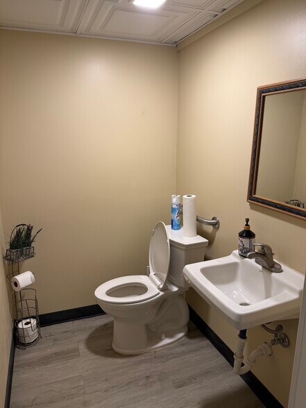 More Photos Of 215 N Chicago St, Joliet Storefront Retail Office For Lease