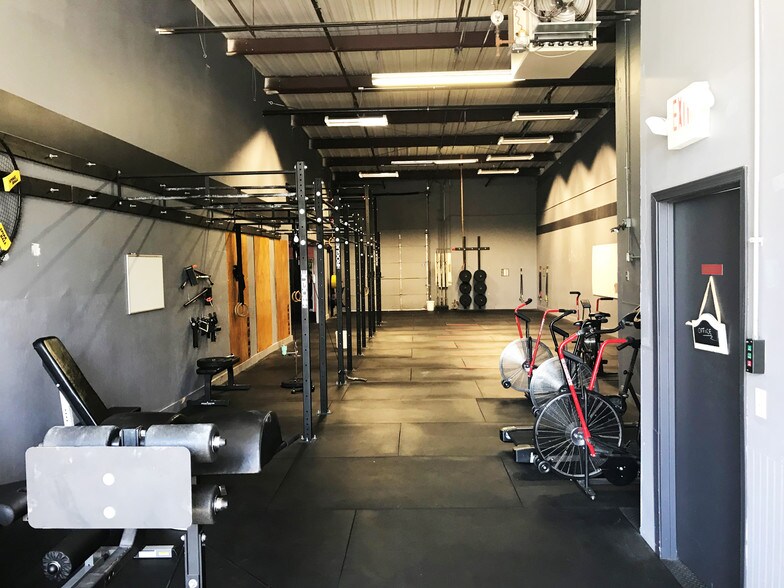 More Photos Of 760 Heartland Dr, Sugar Grove Warehouse For Lease