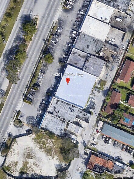 More Photos Of 14301 S Dixie Hwy, Miami Storefront For Lease