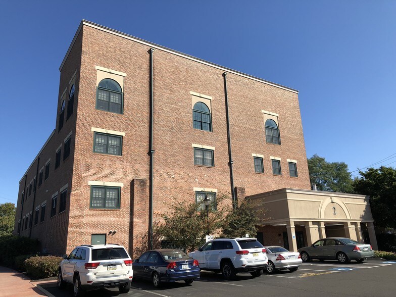 More Photos Of 422 Mill St, Bristol Office For Sale