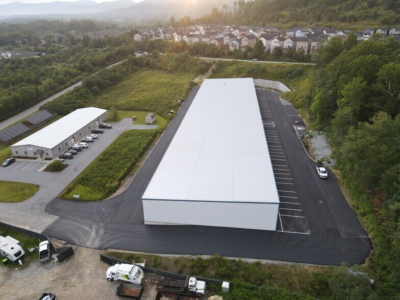 Primary Photo Of 141 Brickton Dr, Fletcher Light Manufacturing For Lease