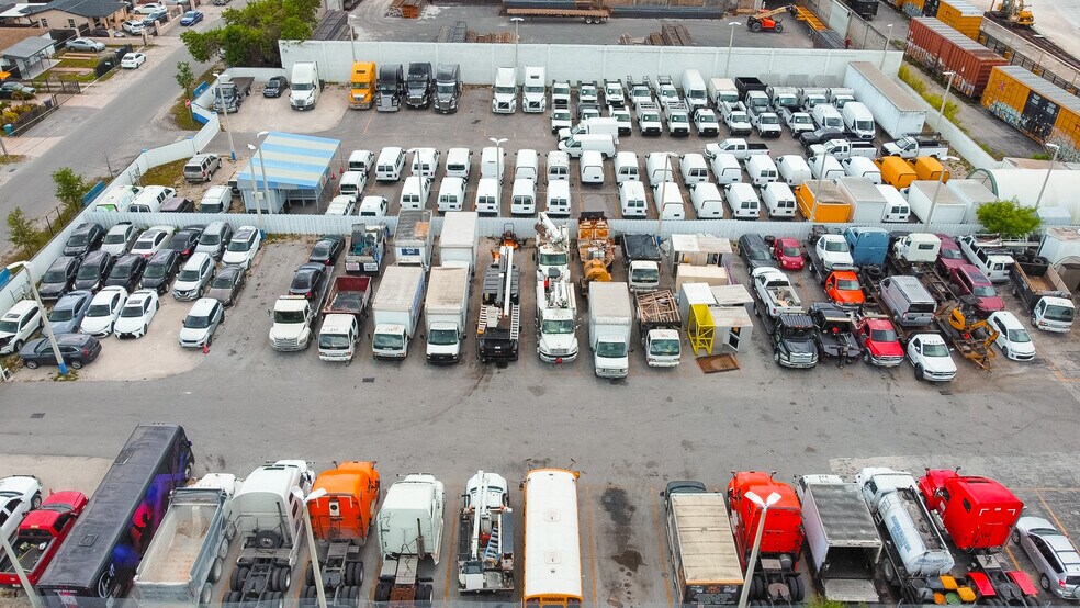 More Photos Of 3600 NW 95th St, Miami Auto Dealership For Lease