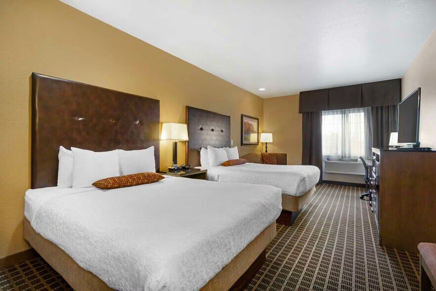 More Photos Of 1614 N 1st St, Yakima Hotel For Sale