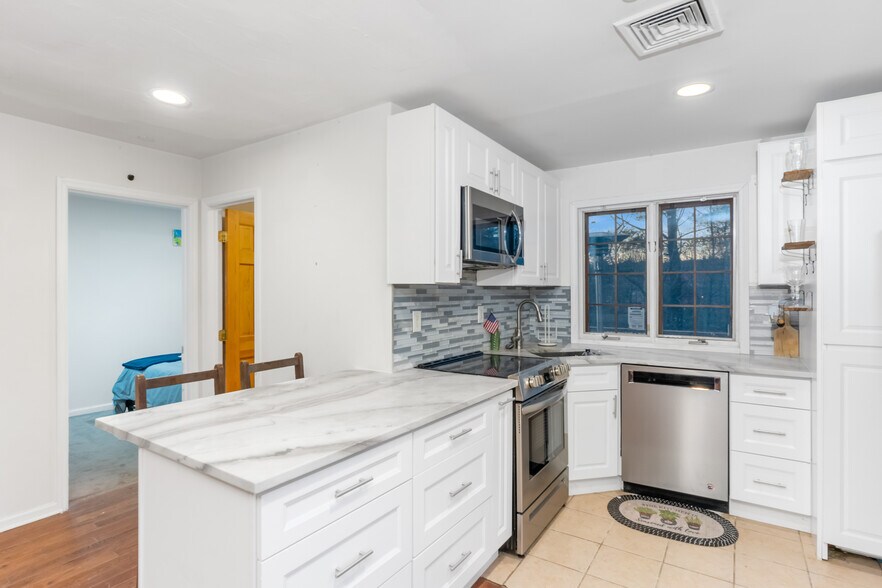 More Photos Of 6254 Main St, Tannersville Restaurant For Sale