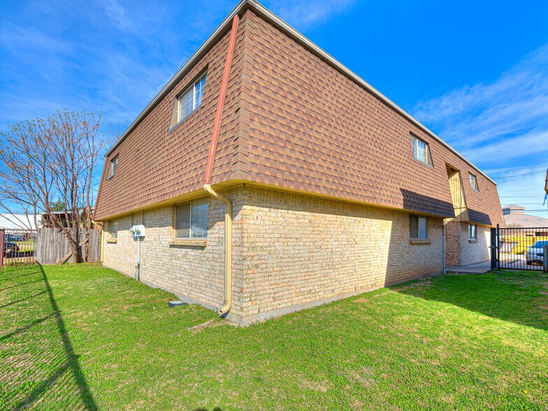 More Photos Of 6401 NW Oak Ave, Lawton Apartments For Sale