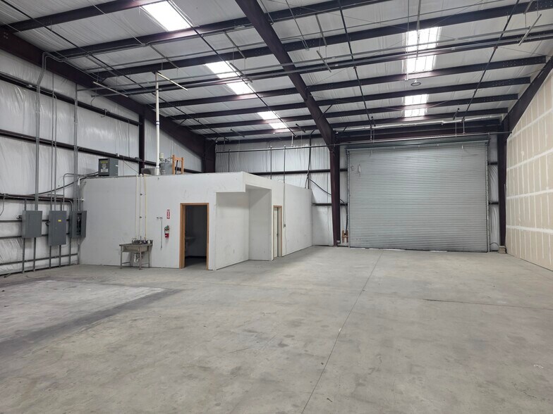 More Photos Of 11100 Osgood Dr, San Antonio Industrial For Lease