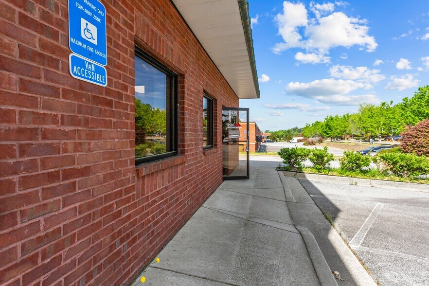 More Photos Of 393 Swanson Dr, Lawrenceville Light Manufacturing For Sale