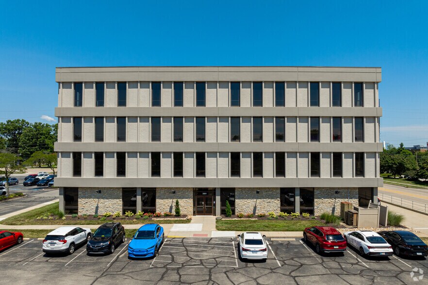 More Photos Of 3901 W 86th St, Indianapolis Office For Lease