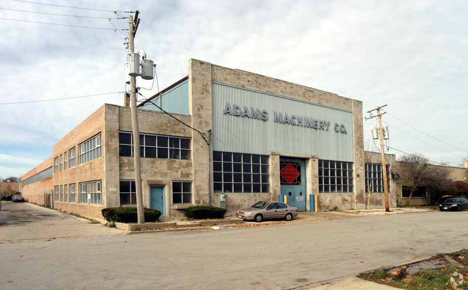 Primary Photo Of 6450 Hamlin Ave, Lincolnwood Warehouse For Sale