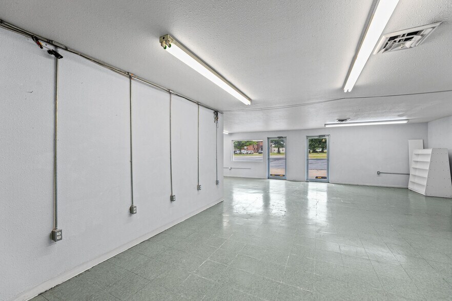 More Photos Of 600 N Maple St, Garnett General Retail For Sale