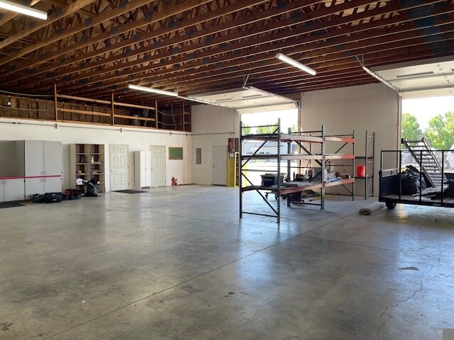 More Photos Of 1170 Anderson Pl SE, Albany Light Distribution For Lease