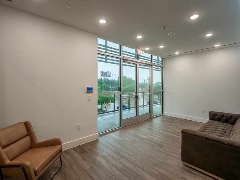 More Photos Of 10721 Research Blvd, Austin Storefront Retail Office For Lease