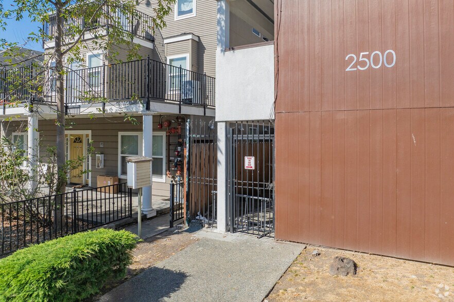 More Photos Of 2500 Dana St, Berkeley Apartments For Sale