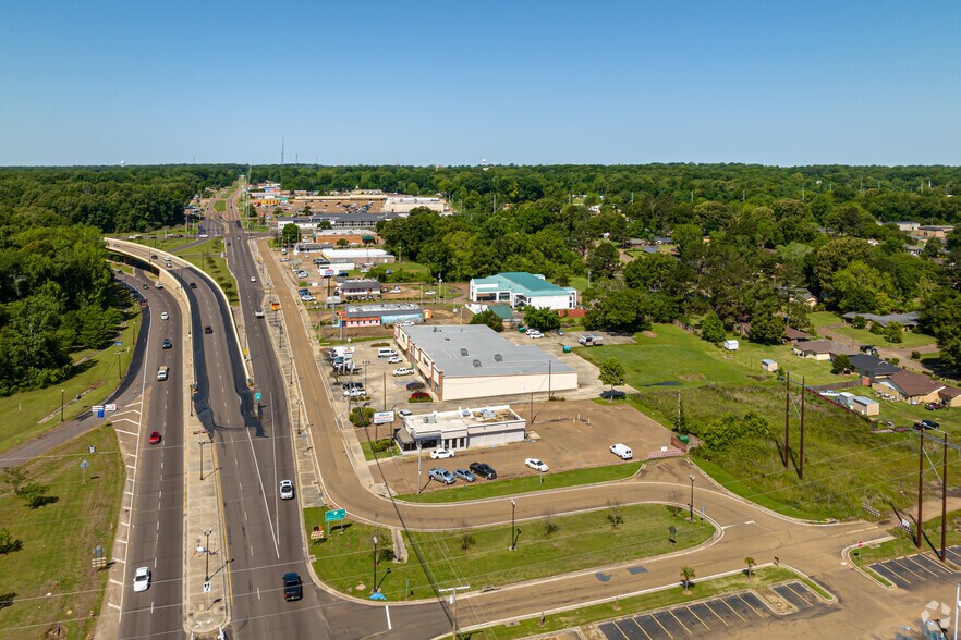 More Photos Of 347 Devereaux Dr, Natchez Storefront Retail Office For Lease