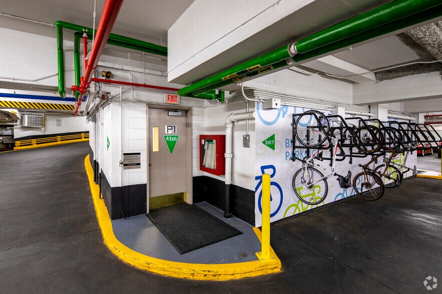 More Photos Of 110 Yonge St, Toronto Office For Lease