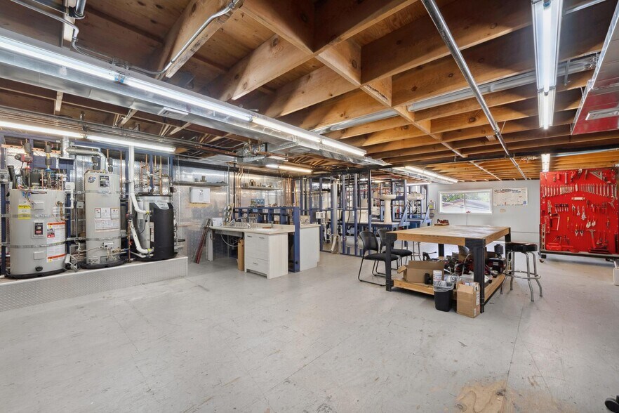 More Photos Of 917 N Amphlett Blvd, San Mateo Warehouse For Sale