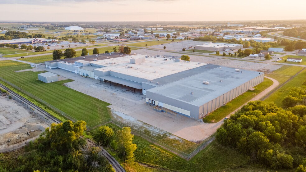 More Photos Of 510 E Agency Rd, West Burlington Manufacturing For Lease